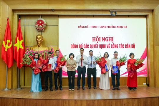 Phường Ngọc Hà công bố các quyết định về công tác cán bộ