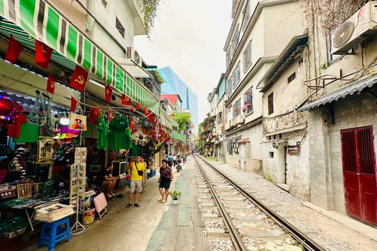 [Podcast] Tin tức ngày 13-4: Lắp camera giám sát khu "cà phê đường tàu" để xử lý vi phạm