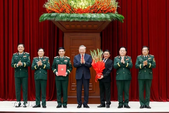 Hội nghị công bố Quyết định của Bộ Chính trị về công tác cán bộ