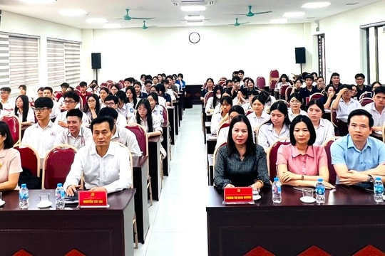 Bồi dưỡng nhận thức về Đảng cho quần chúng ưu tú tại các xã Gia Lâm, Phù Đổng, Bát Tràng