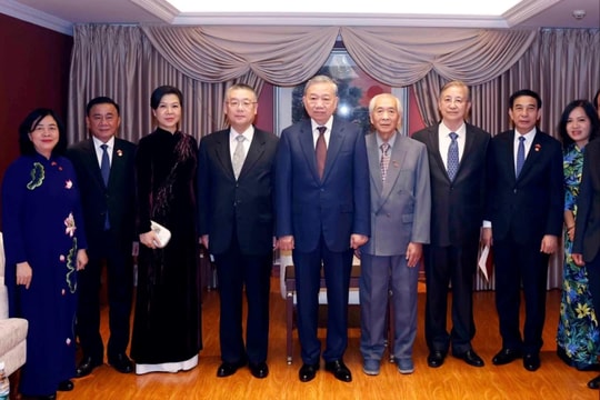 Tổng Bí thư, Chủ tịch nước Tô Lâm và Phu nhân gặp mặt thân nhân các tướng lĩnh, chuyên gia, nhân sỹ hữu nghị Việt Nam - Trung Quốc