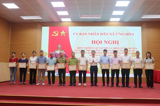 Xã Ứng Hòa khen thưởng 28 tập thể, cá nhân xuất sắc trong giải phóng mặt bằng