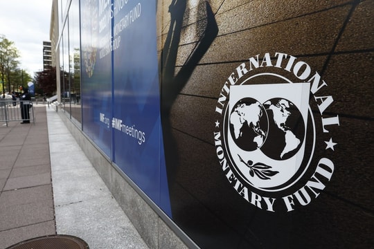 IMF cảnh báo nợ công toàn cầu tăng cao