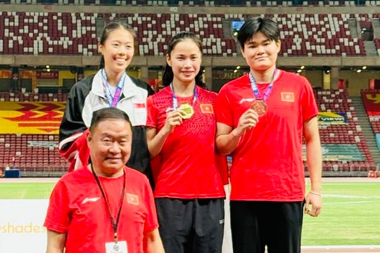 Phùng Thị Huệ giành Huy chương vàng 100m giải điền kinh Singapore mở rộng 2026