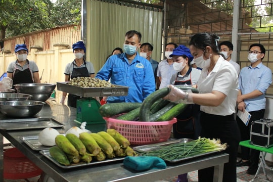 Xã Trung Giã: Siết chặt quy trình đầu vào đến từng suất ăn của học sinh