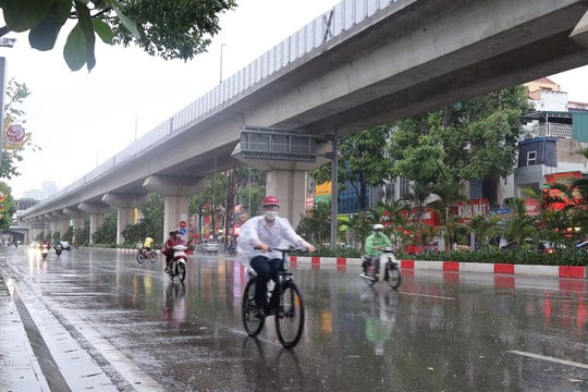 Hà Nội mưa dông, đề phòng lốc, sét