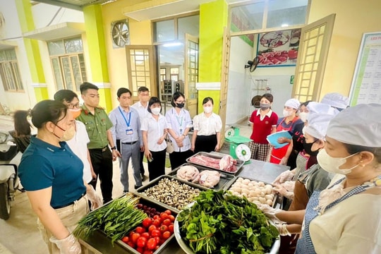 Xã Bất Bạt tăng cường kiểm tra, bảo đảm an toàn thực phẩm trong các trường học