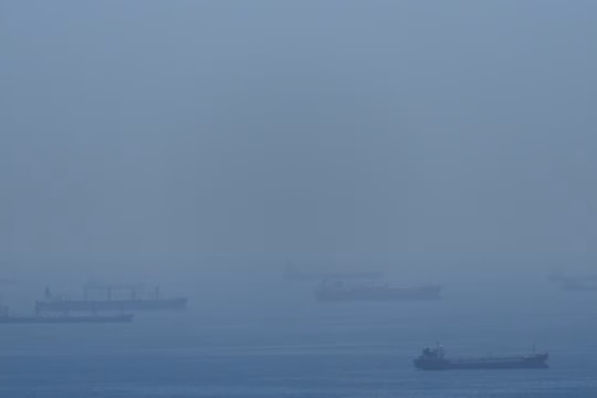 Hormuz mắc kẹt giữa phong tỏa Mỹ và đòn đáp trả của Iran