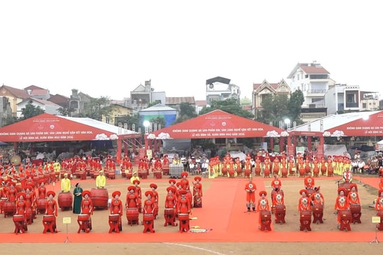 Khơi dậy bản sắc văn hóa từ Liên hoan trống hội Bình Minh