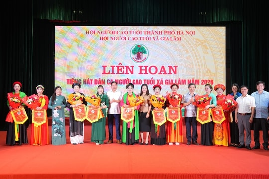 Sôi nổi Liên hoan tiếng hát dân ca người cao tuổi xã Gia Lâm