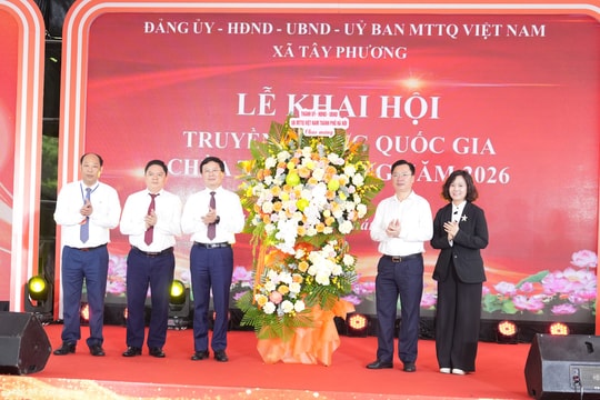 Tưng bừng khai hội Di tích Quốc gia đặc biệt chùa Tây Phương năm 2026