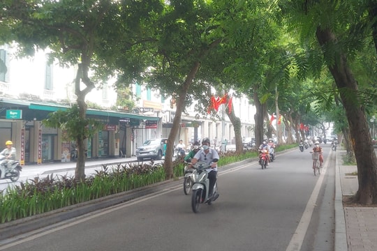 Hà Nội mưa, dịu mát trong kỳ nghỉ Giỗ Tổ Hùng Vương