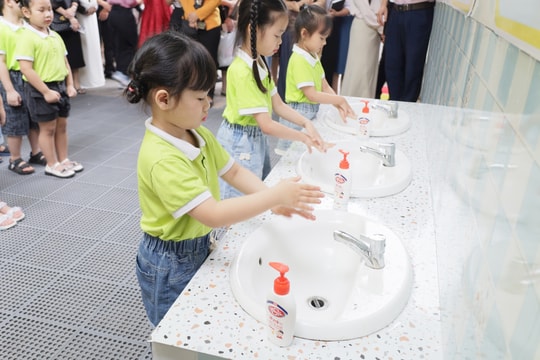 Hà Nội phát động chiến dịch tổng vệ sinh môi trường phòng chống bệnh tay chân miệng trong trường học