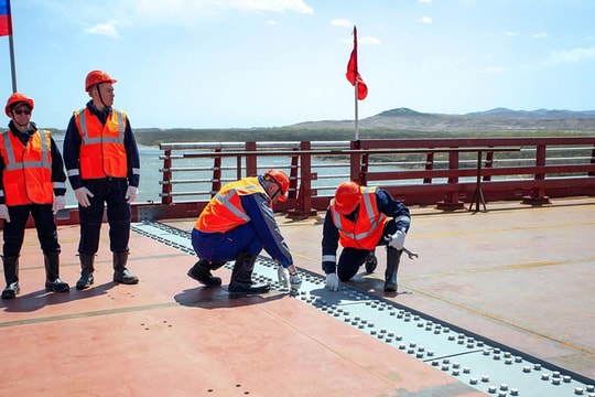 Hợp long cầu nối xuyên biên giới Triều Tiên và Nga bắc qua sông Tumen