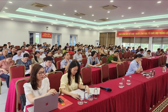 Hơn 100 báo cáo viên phường Phúc Lợi tập huấn kỹ năng truyền đạt nghị quyết của Đảng