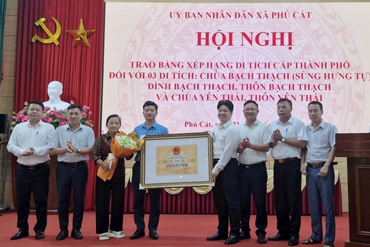 Xã Phú Cát: Trao Bằng xếp hạng cấp thành phố cho 3 di tích