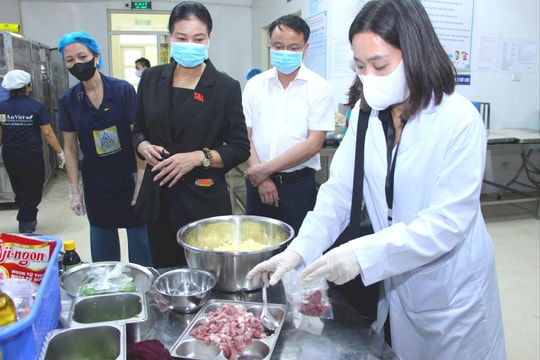 Phường Thanh Liệt xử phạt nghiêm đơn vị cung cấp suất ăn trường học không bảo đảm