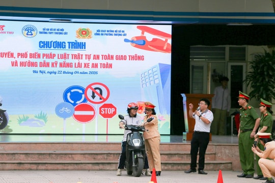 Phường Thượng Cát tăng cường giáo dục pháp luật về an toàn giao thông cho học sinh