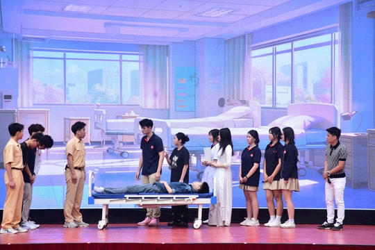 CATP Hà Nội tuyên truyền pháp luật trong trường học: Dấu ấn chủ đề an toàn giao thông tại Trường Marie Curie Long Biên