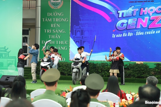 Bài 4: Ứng dụng chuyển đổi số, tận dụng mạng xã hội để tiếp cận với học sinh
