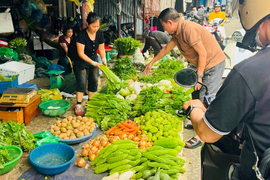 Xoá bỏ nghịch lý giá hàng hóa “lên nhanh xuống chậm”