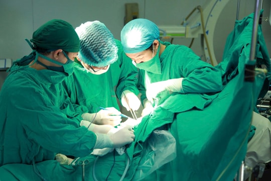 Khơi thông nguồn lực để nâng cao chất lượng y tế Thủ đô