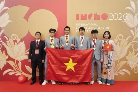 Nam sinh Hà Nội xếp thứ 2 tại Olympic Hóa học Quốc tế Mendeleev