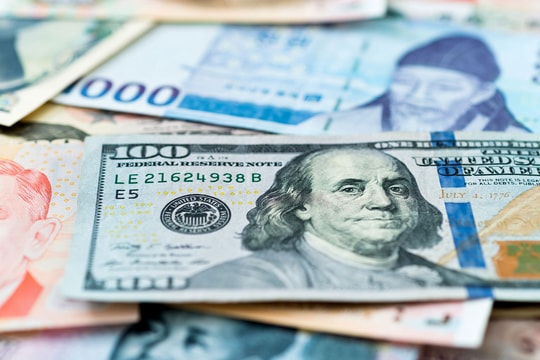 Xung đột Trung Đông củng cố vị thế USD toàn cầu