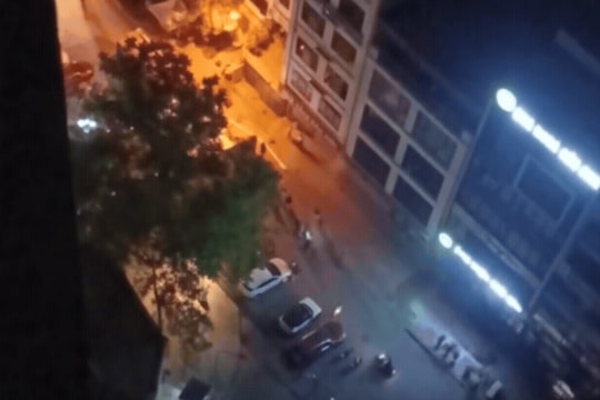 Hai bảo vệ kịp thời thoát ra ngoài trong vụ cháy ở toà nhà 7 tầng