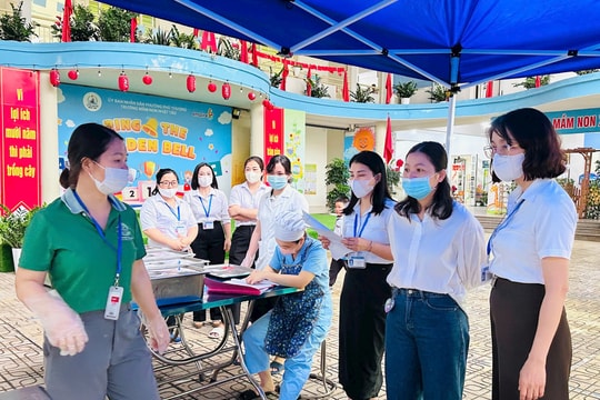 Phường Phú Thượng kiểm soát an toàn thực phẩm từ nguồn cung đến suất ăn học đường