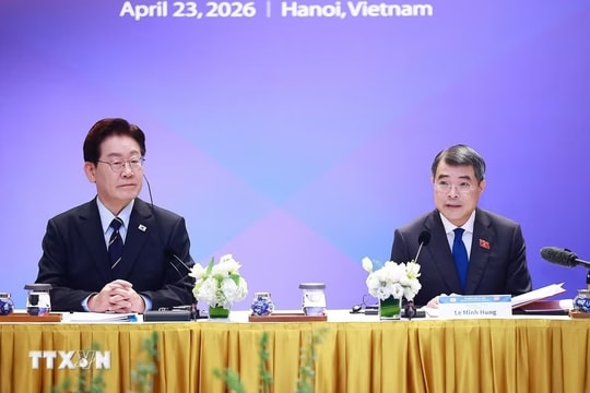 Thủ tướng Lê Minh Hưng và Tổng thống Hàn Quốc cùng dự tọa đàm bàn tròn về hợp tác kinh tế