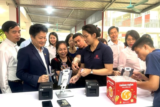 Ra mắt mô hình trường học chuyển đổi số và Smart Canteen tại Tiểu học Đô thị Việt Hưng