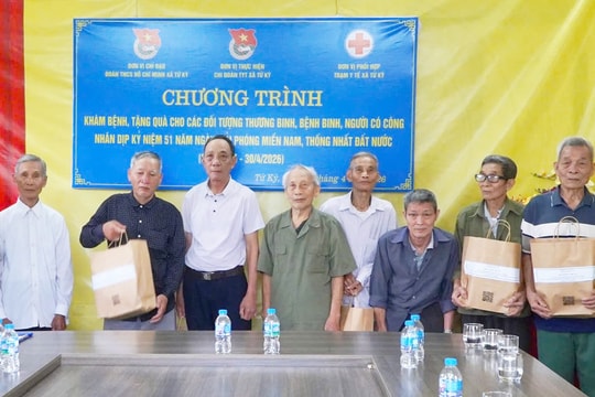Chăm lo đời sống người có công nhân kỷ niệm 51 năm Ngày Giải phóng miền Nam, thống nhất đất nước