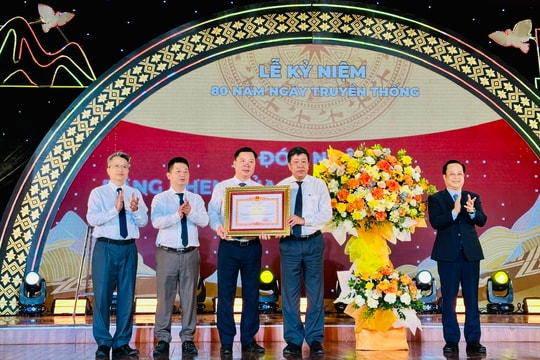 Sở Dân tộc và Tôn giáo thành phố Hà Nội đón nhận Bằng khen của Thủ tướng Chính phủ