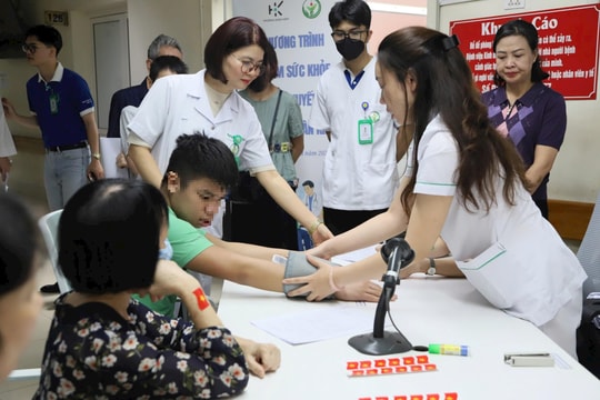 Hơn 100 người khuyết tật phường Hoàn Kiếm được khám, tư vấn sức khỏe miễn phí