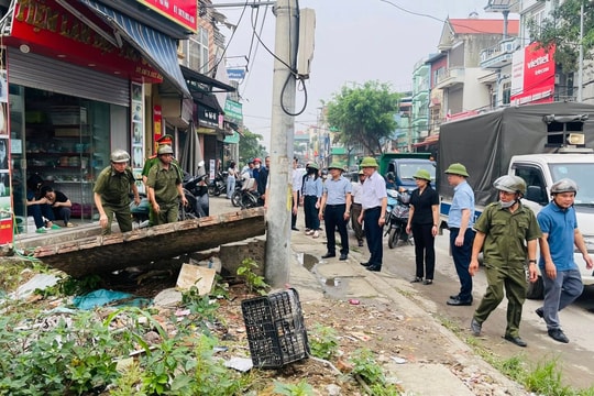 Các đoàn thể, nhân dân xã Phúc Thọ ra quân chỉnh trang môi trường