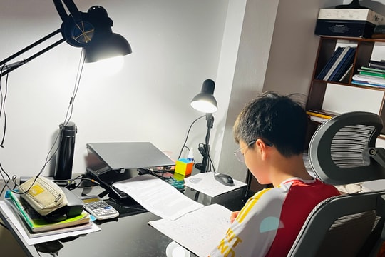 Sĩ tử lớp 9 ôn tập xuyên nghỉ lễ, dồn sức cho kỳ thi vào lớp 10
