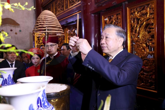 Tổng Bí thư, Chủ tịch nước Tô Lâm dâng hương tưởng niệm các Vua Hùng tại Phú Thọ