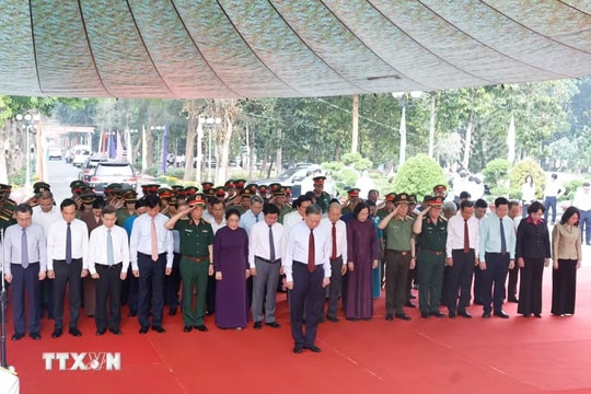 Tổng Bí thư, Chủ tịch nước Tô Lâm dâng hương tại Nghĩa trang Liệt sĩ Tân Biên (Tây Ninh)