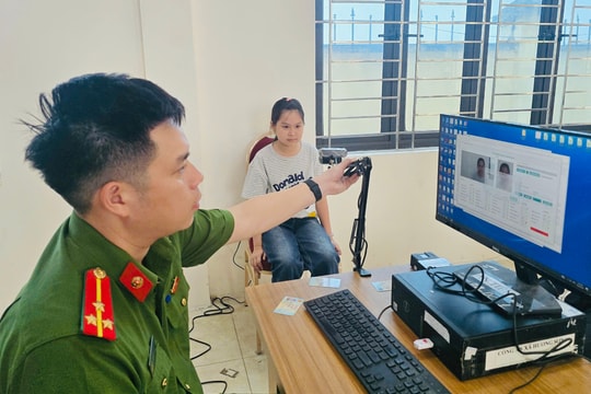 Công an xã Hương Sơn “làm hết việc, không hết giờ” để phục vụ nhân dân