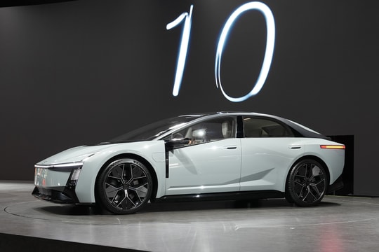 Toyota lập kỷ lục doanh số trong tài khóa 2025 nhờ xe điện hóa