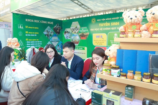 Học viện Nông nghiệp Việt Nam dừng quy định sinh viên phải tham gia câu lạc bộ tối thiểu 24 tháng
