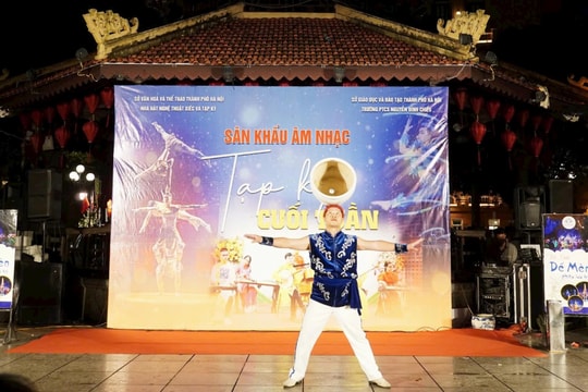 Dịp nghỉ lễ sôi động với âm nhạc cộng đồng bên hồ Hoàn Kiếm