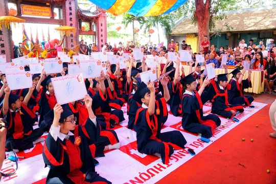 Thượng Cát gìn giữ hồn quê qua hội đua thuyền rồng và “Trạng nguyên nhỏ tuổi”