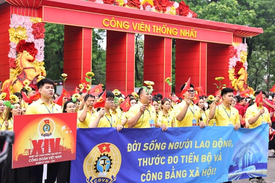 1.000 công nhân lao động diễu hành kỷ niệm 140 năm Ngày Quốc tế Lao động 1-5