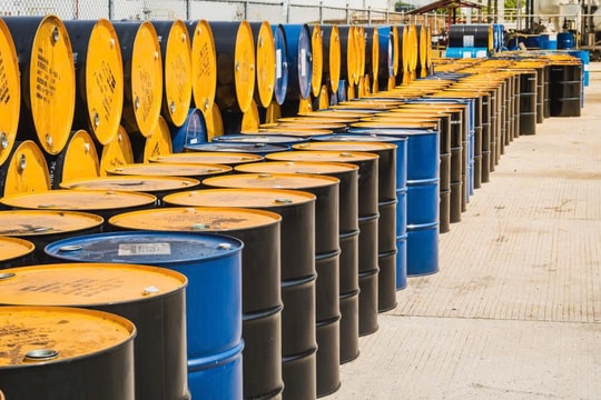 Giá dầu Brent lên cao nhất tháng do lo ngại nguồn cung Trung Đông