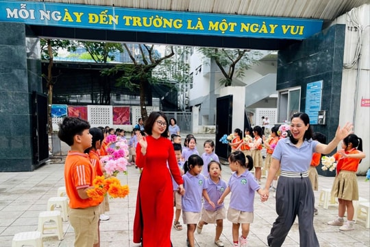 Phường Phú Thượng: Trẻ mầm non tự tin trải nghiệm môi trường tiểu học