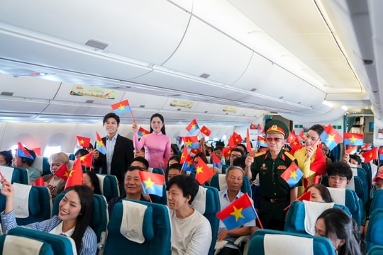 Vietnam Airlines tổ chức chuyến bay đặc biệt kỷ niệm 51 năm Ngày Giải phóng miền Nam