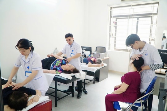 Chuyển đổi tư duy chăm sóc sức khỏe toàn dân tại phường Giảng Võ