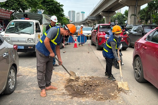 Rà soát, sửa chữa nhiều tuyến phố hư hỏng do thi công hệ thống chống ngập